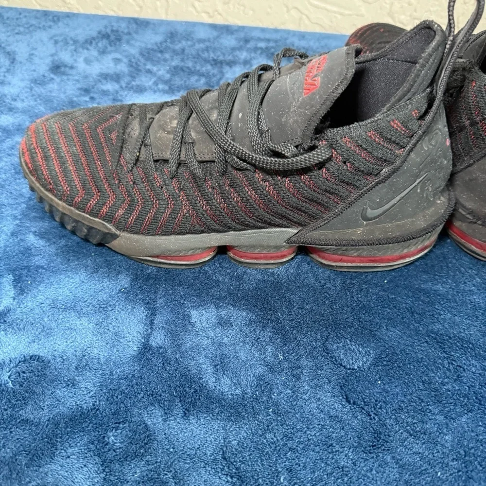 NIKE LEBRON XVI 16 Fresh Bred Black and Red Sneakers Size 12.5